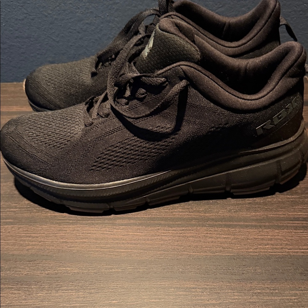 Reebok Men's Black Knit Lightweight Athletic Shoes